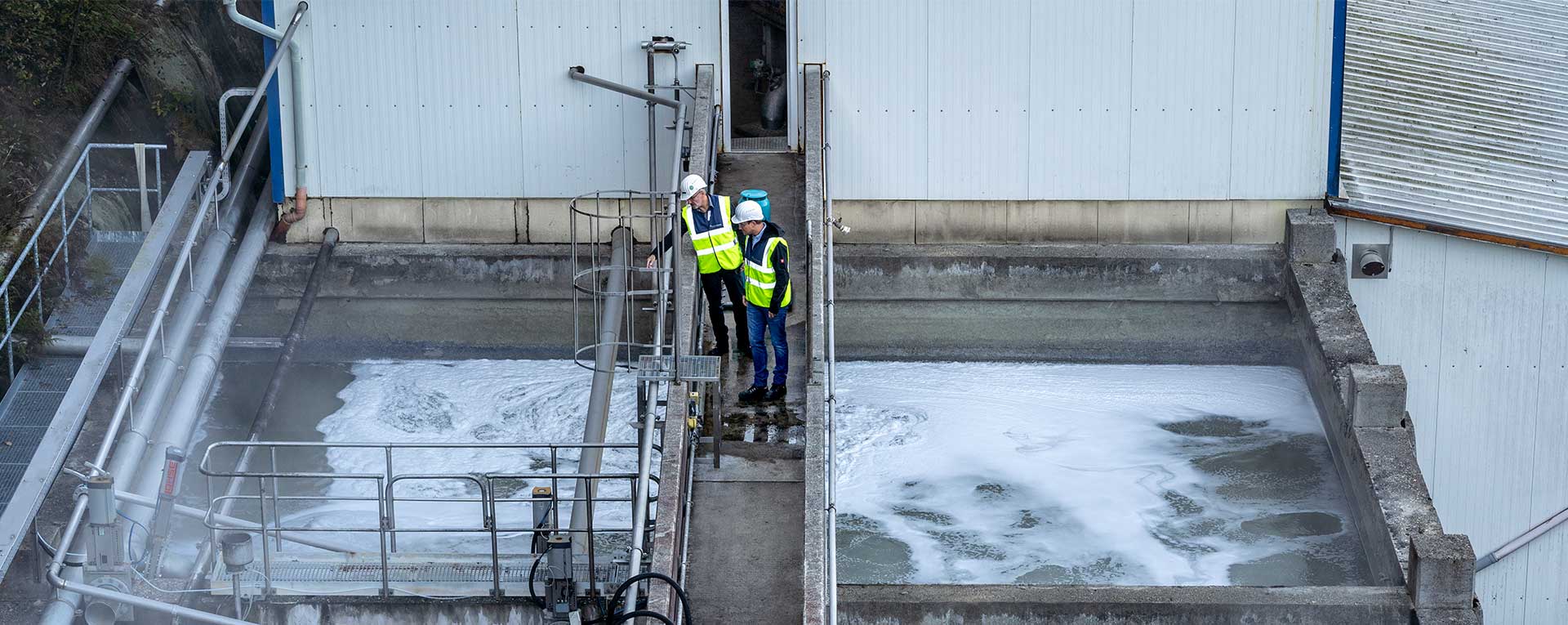 Belebungs-/ Nachklärungsbecker auf einer industriellen Kläranlage